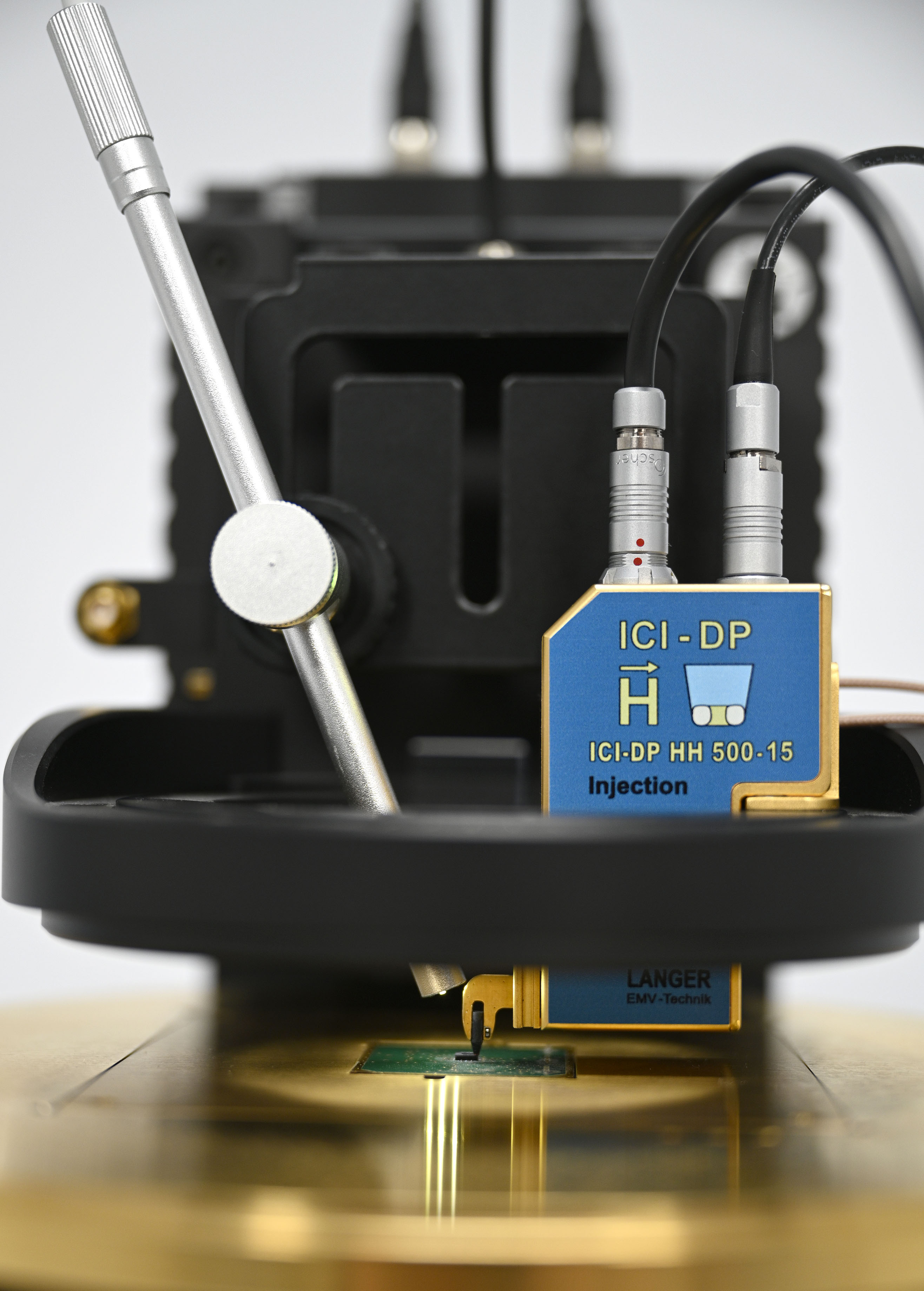 Messung mit ICI-DP Doppelpuls Magnetfeldquelle mittels Langer IC-Scanner ICS 105